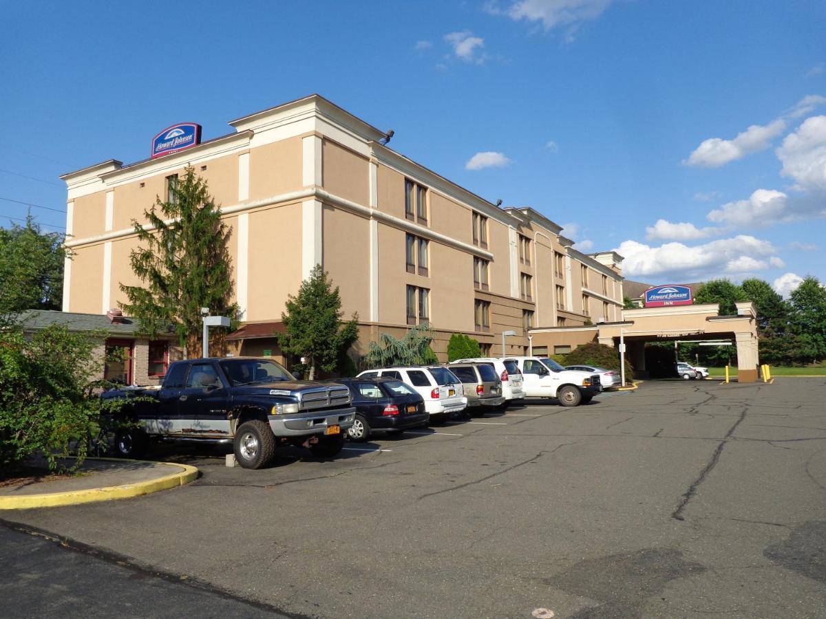Howard Johnson By Wyndham Suffern Extérieur photo