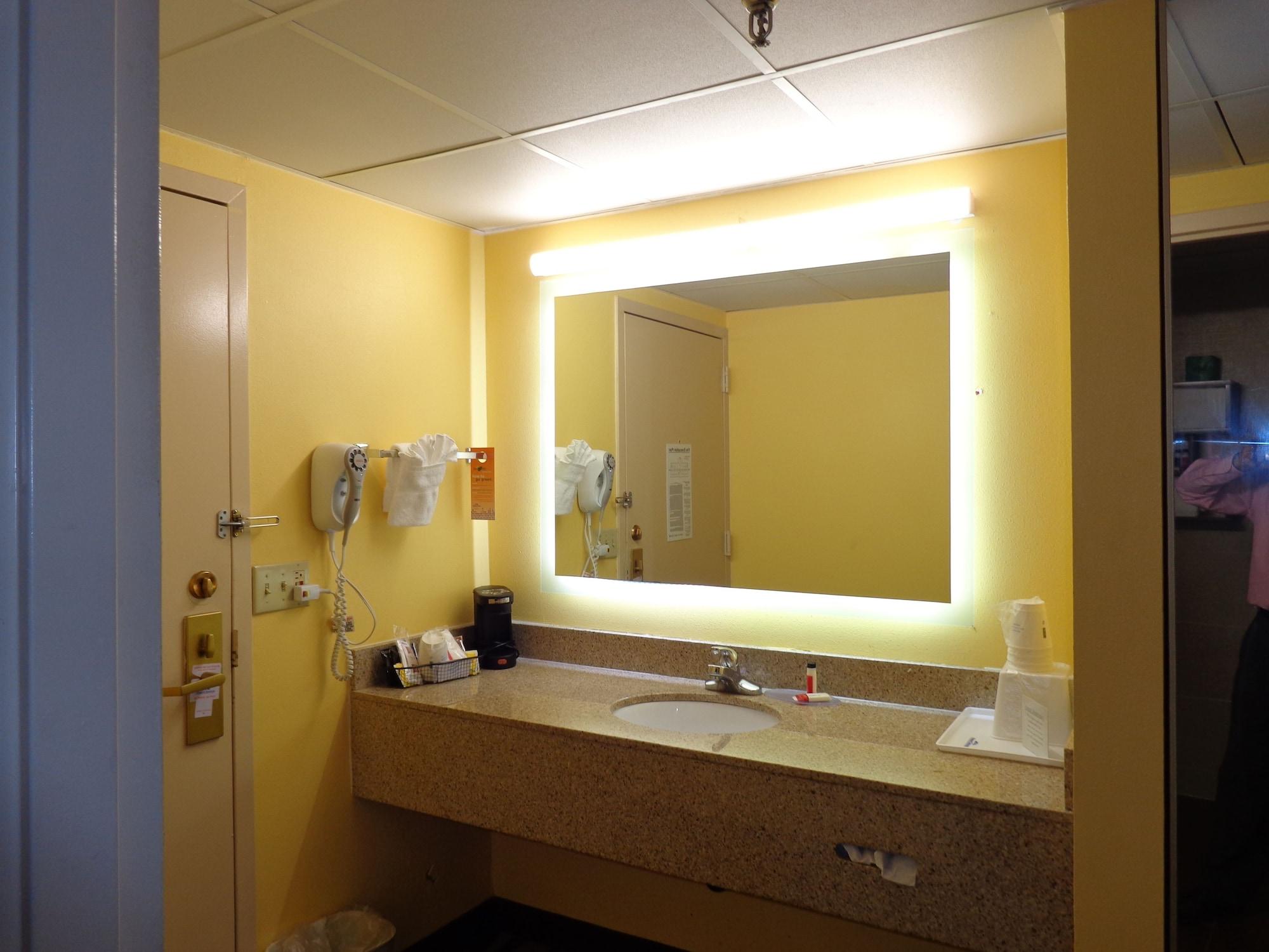 Howard Johnson By Wyndham Suffern Extérieur photo