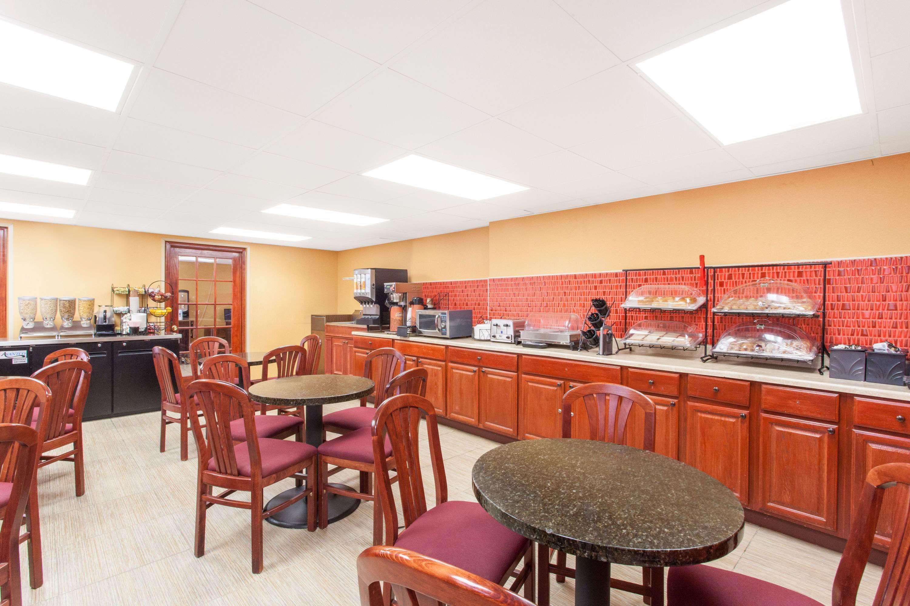 Howard Johnson By Wyndham Suffern Extérieur photo