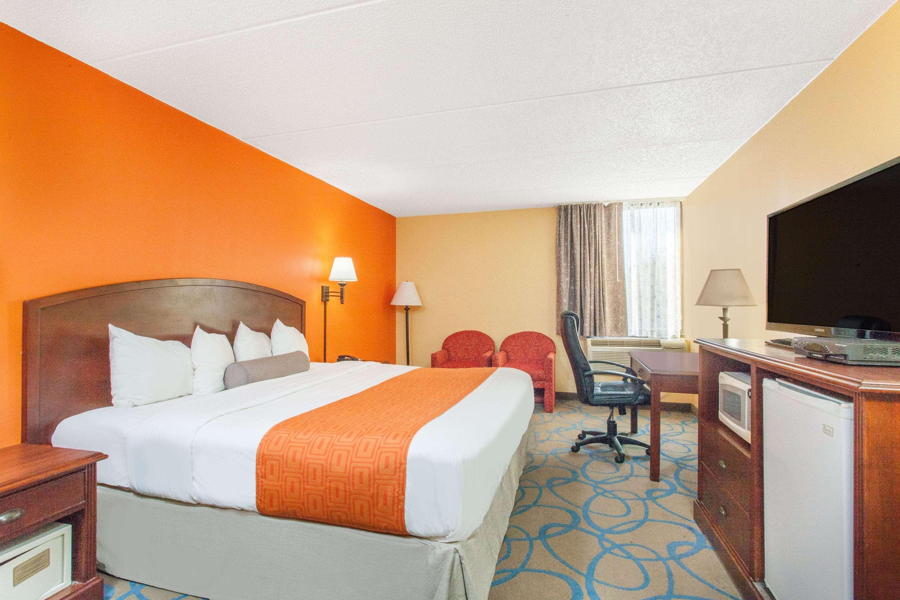 Howard Johnson By Wyndham Suffern Extérieur photo