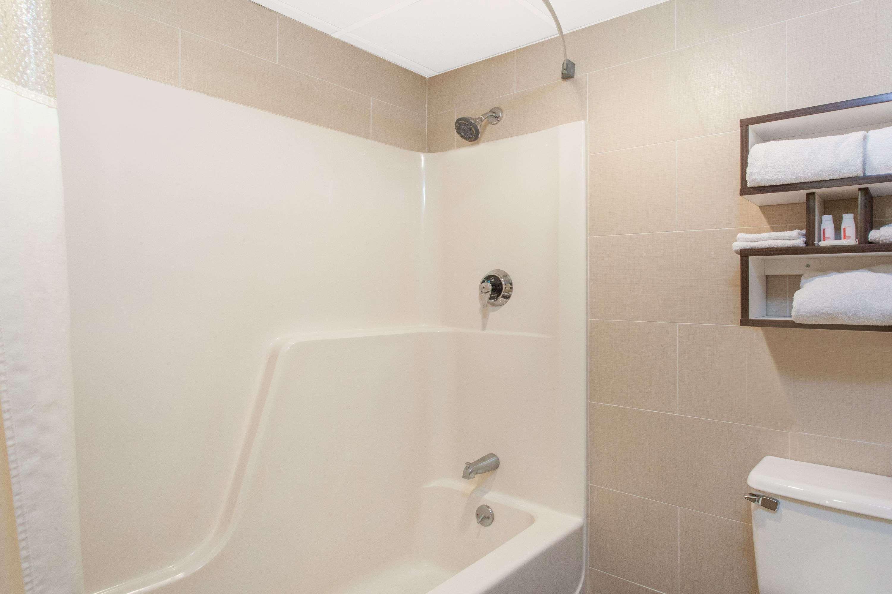 Howard Johnson By Wyndham Suffern Extérieur photo